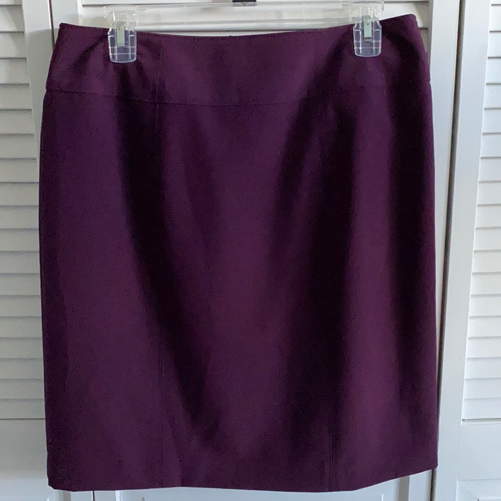 NWOT Worthington fully lined pencil skirt in plum color size 12. Never worn.